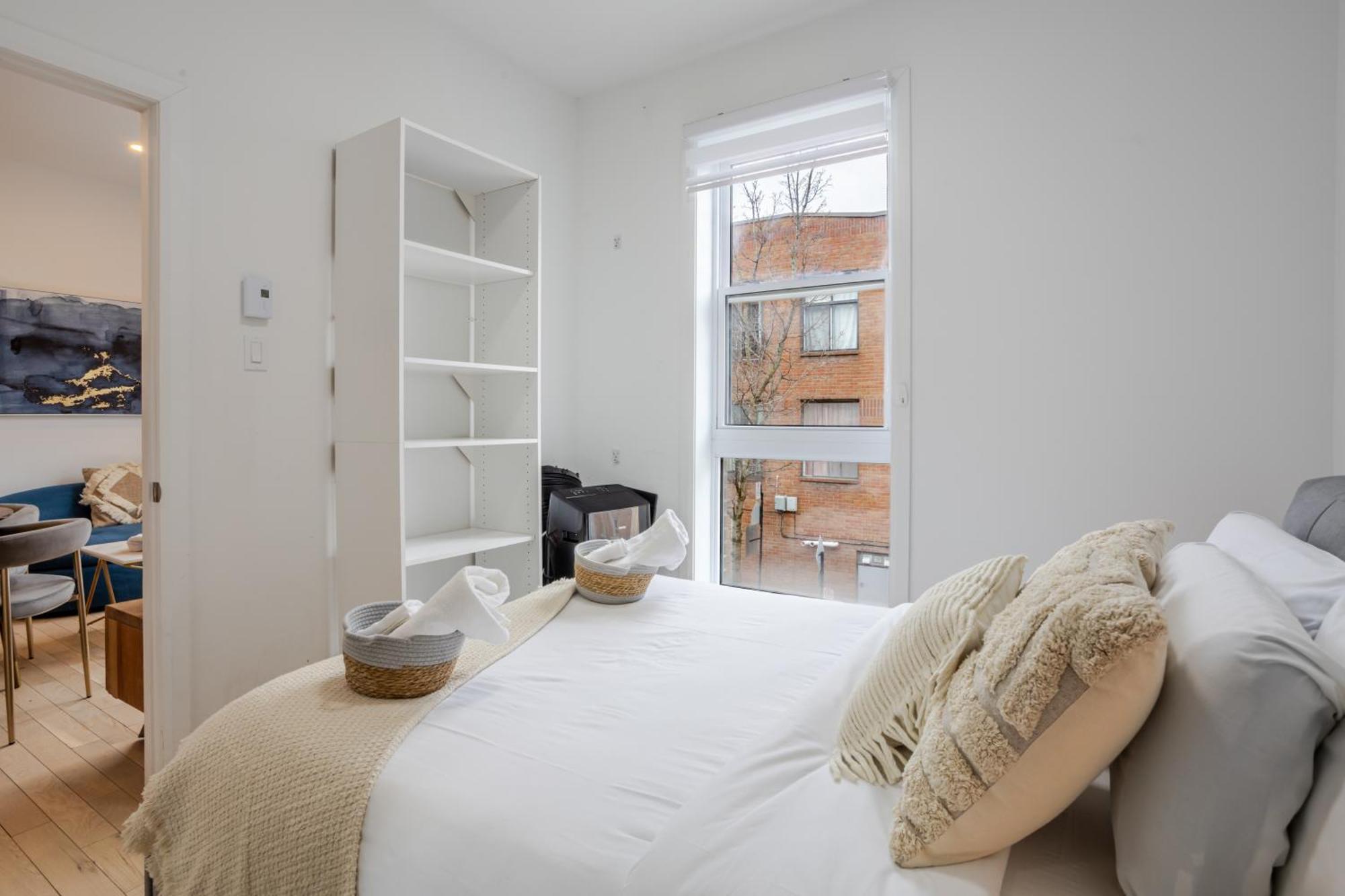 Peaceful 2br Getaway Near Mtl Village Apartamento Montreal
